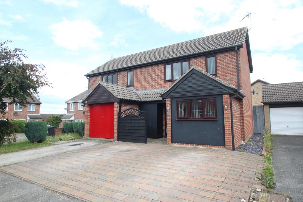 Elmsett Close, Stowmarket, IP14 3 bed semidetached house £245,000