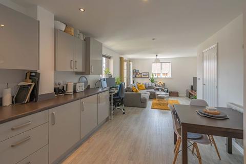 Flat 4, 55b Diamond Drive, Didcot, OX11 6HF