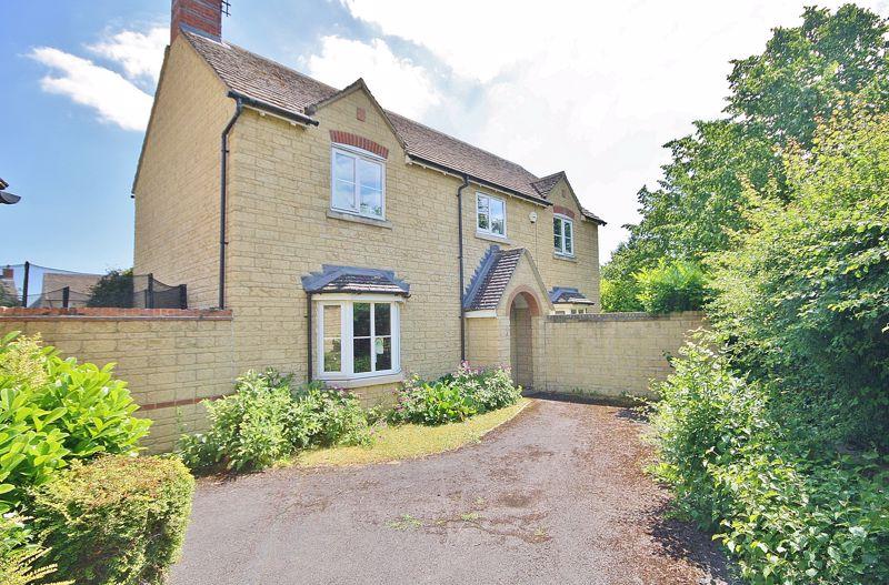 OAKDALE ROAD, Madley Park, Witney... 5 bed detached house £650,000