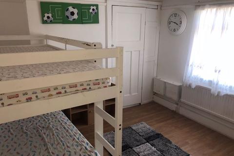 116 Waye Avenue, Hounslow, TW5 9SF