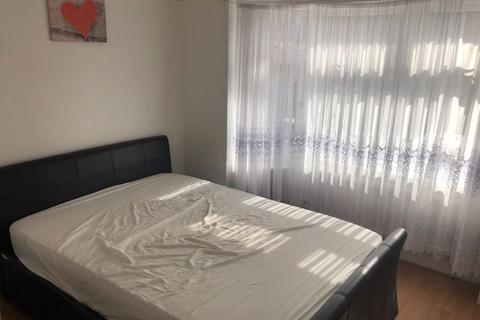 116 Waye Avenue, Hounslow, TW5 9SF