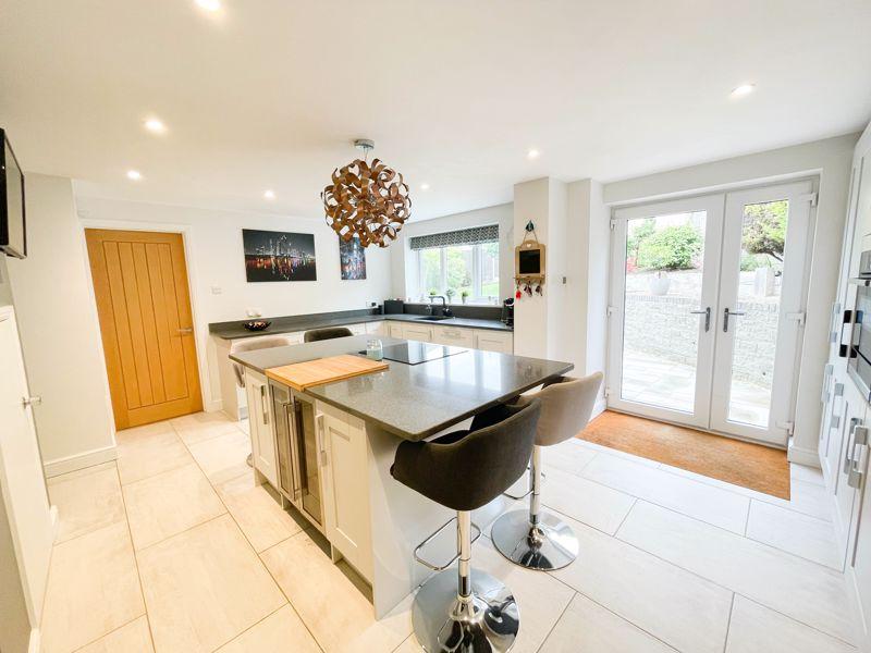 Finch Close, Shepton Mallet 5 bed detached house £565,000