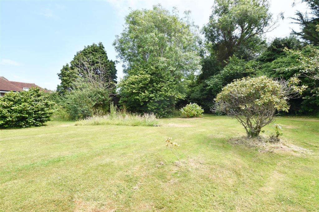 Broadway, Fairlight 3 bed detached bungalow £600,000