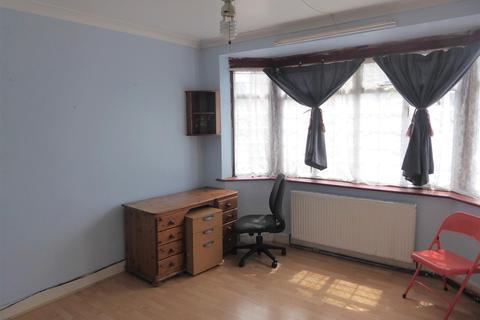 129 Bulstrode Avenue, Hounslow, TW3 3AE