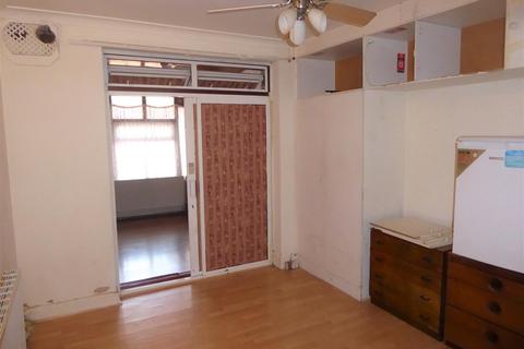 129 Bulstrode Avenue, Hounslow, TW3 3AE
