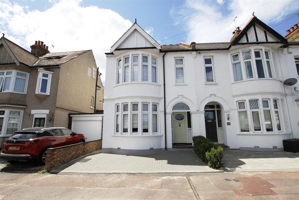 Lymington Avenue, LeighOnSea 3 bed semidetached house £625,000