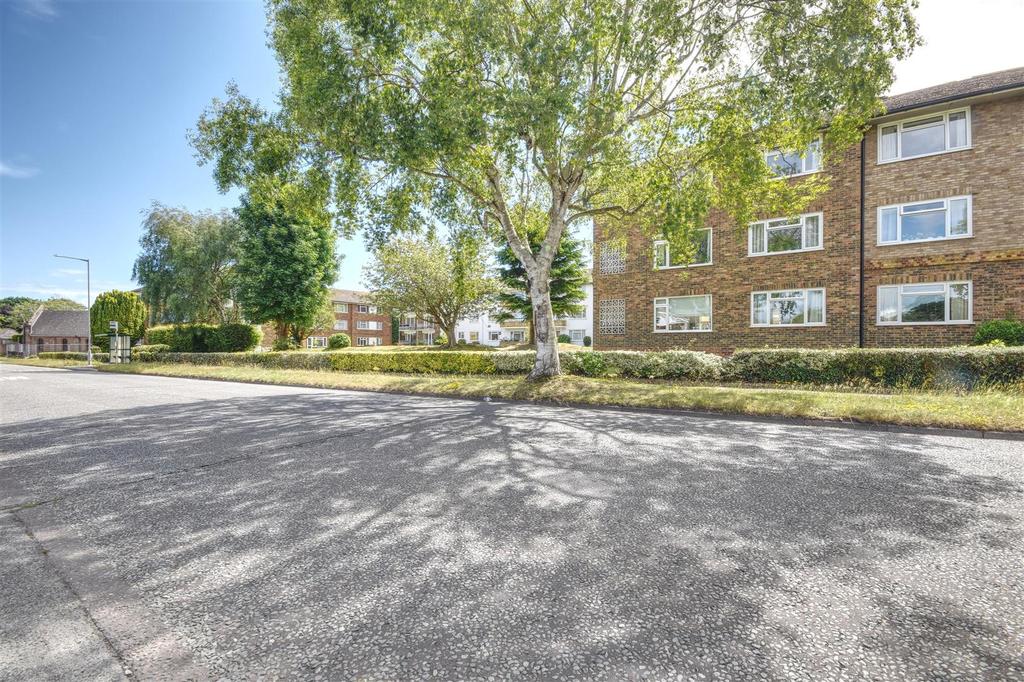Birkdale, BexhillOnSea 2 bed flat £237,500