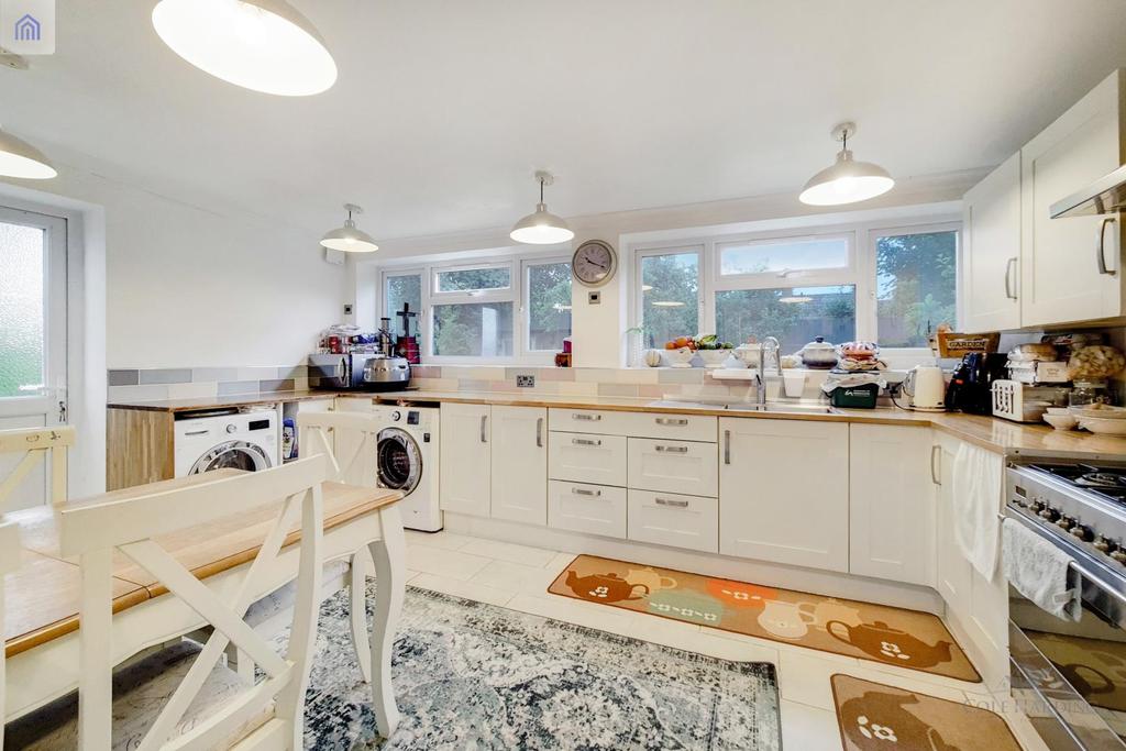 Dewhurst Road, Cheshunt, Waltham Cross 3 bed house £550,000