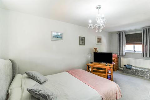 5 Abbotsweld, Harlow, CM18 6TE