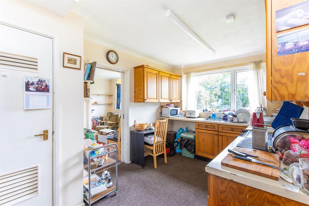 Elm Close, Yatton, Bristol, BS49 4EL 3 bed semidetached house £325,000