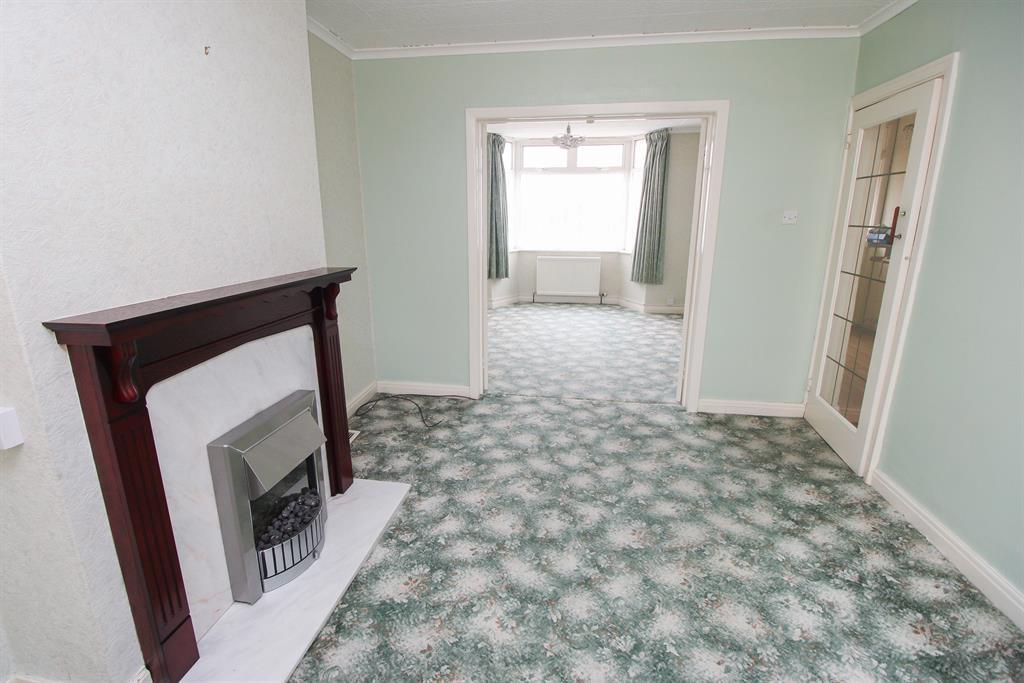 New Fosseway Road, Hengrove, Bristol, BS14 9LW 3 bed terraced house £