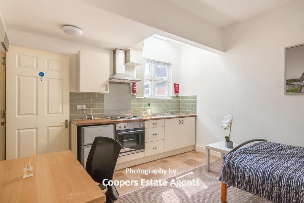 Holyhead Road, Lower Coundon, Coventry 1 bed flat £550 pcm (£127 pw)