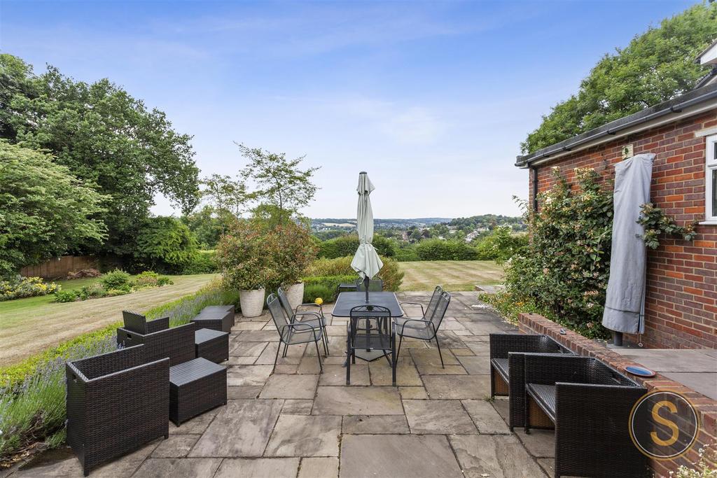 Gravel Path, Berkhamsted 4 bed house £2,000,000