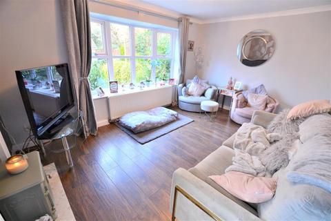 6 Hapsburg Close, Weston-super-mare, BS22 7UH