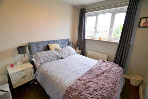 6 Hapsburg Close, Weston-super-mare, BS22 7UH