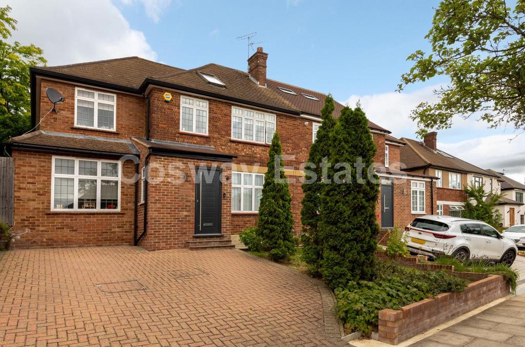 The Reddings, Mill Hill, NW7 6 bed semidetached house £1,250,000