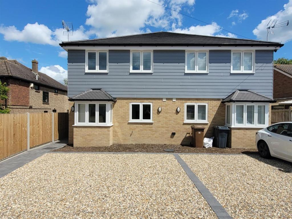 Tennyson Avenue, Cliffe Woods, Rochester 4 bed semidetached house £