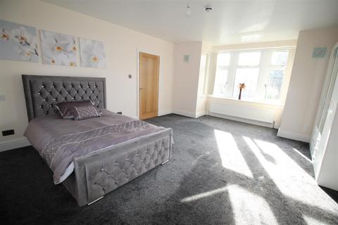 1 bedroom in a house share to rent - Coniston Grove, Heaton,  Bradford