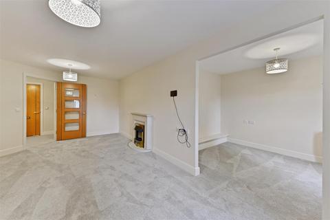 1 bedroom apartment for sale - Goodes Court, Baldock Road, Royston, Herts, SG8 5FF