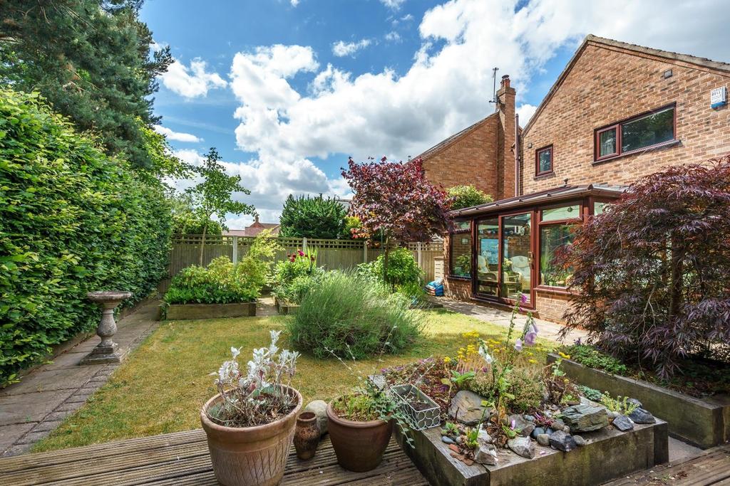 New Court, Towthorpe Road, Haxby, York 3 bed detached house for