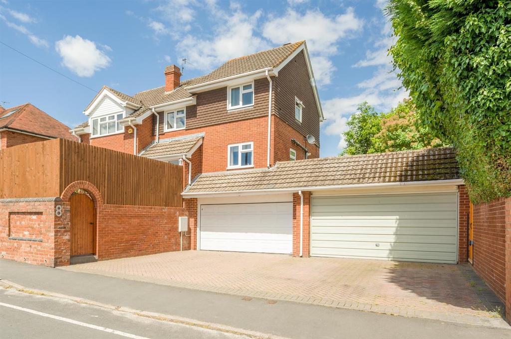 Witton Street, Stourbridge, DY8 3YE 4 bed detached house £525,000