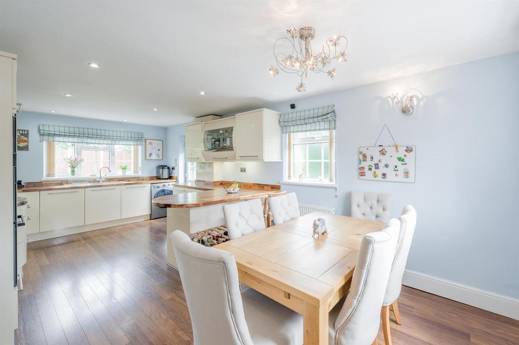 Witton Street, Stourbridge, DY8 3YE 4 bed detached house £525,000