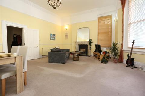 2 bedroom flat to rent - First Avenue, Hove