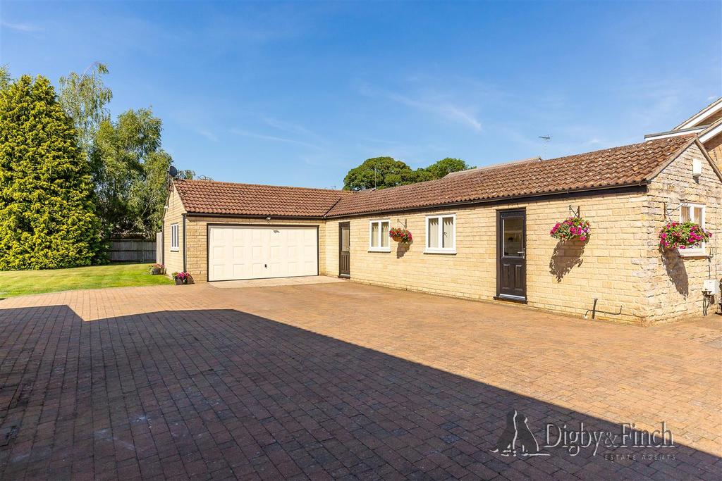 Suttons Lane, Deeping Gate