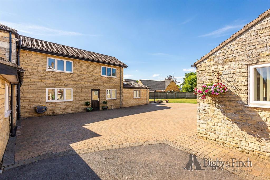 Suttons Lane, Deeping Gate