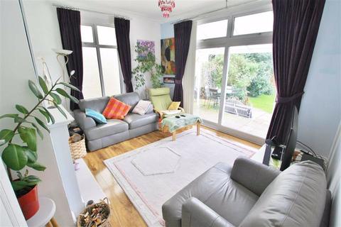 3 bedroom detached house to rent - Fernleigh Drive, Leigh On Sea, Essex