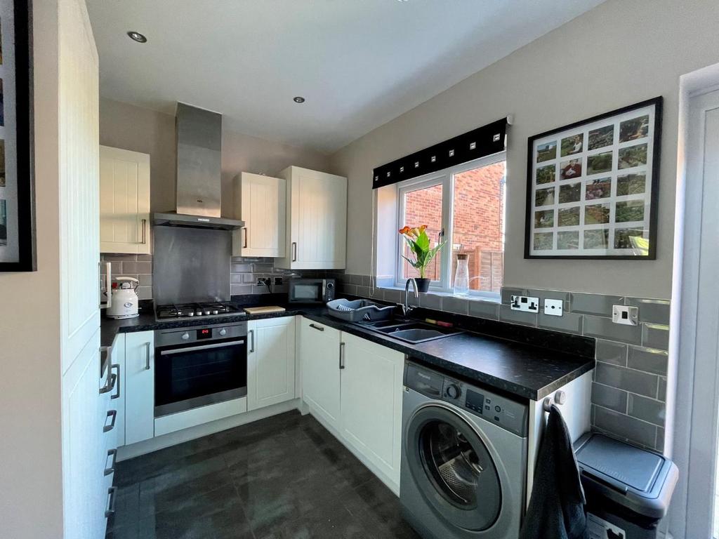 KITCHEN2.jpg