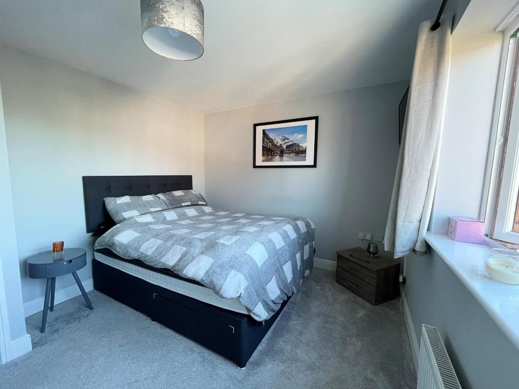 BEDROOM.jpg