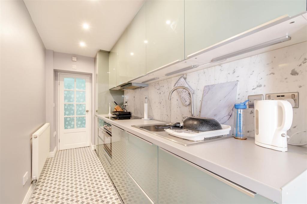 8512468-interior25.jpg