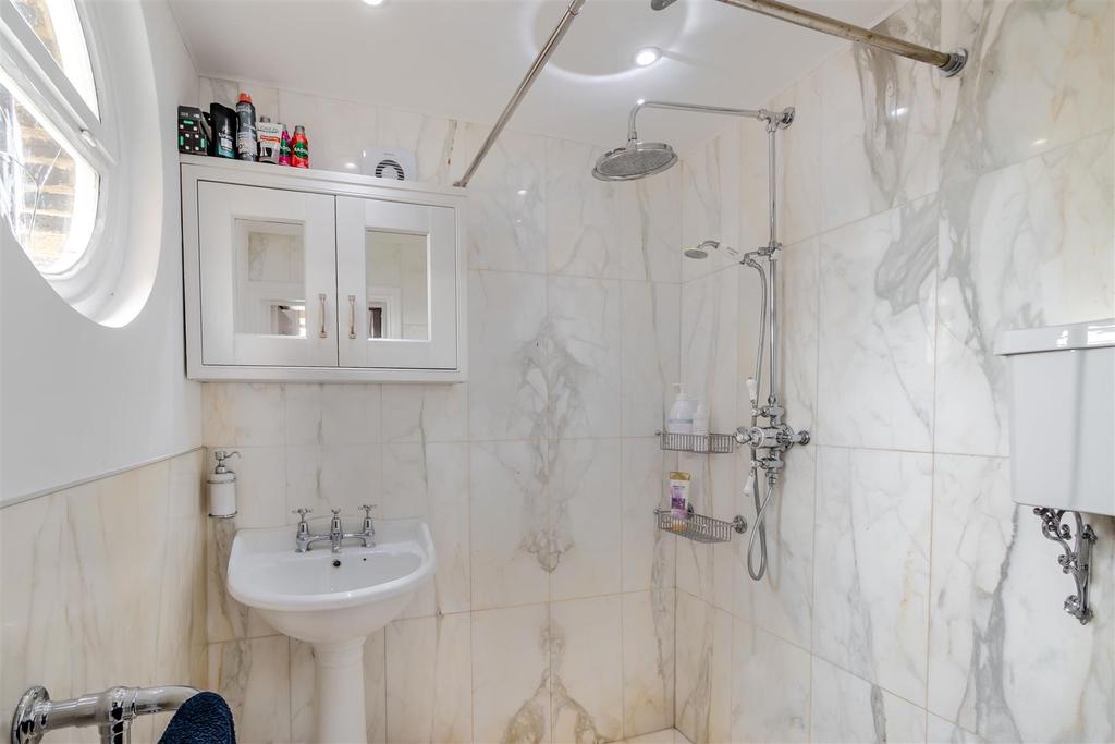8512468-interior10.jpg