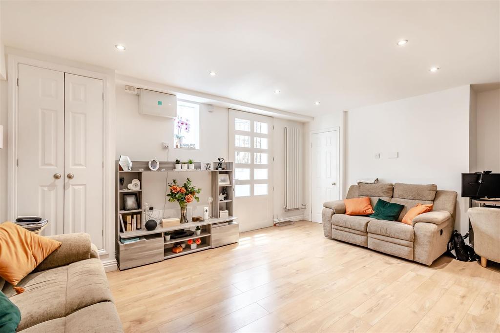 8512468-interior26.jpg