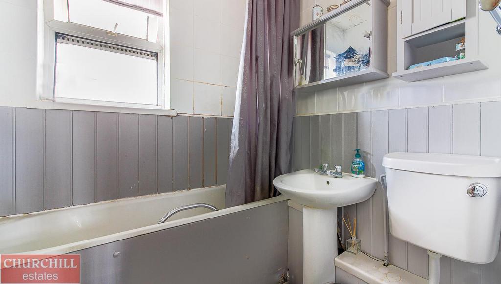 Bathroom (1 of 1).jpg