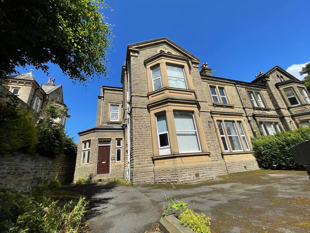 Park Drive, Huddersfield Studio £450 pcm (£104 pw)