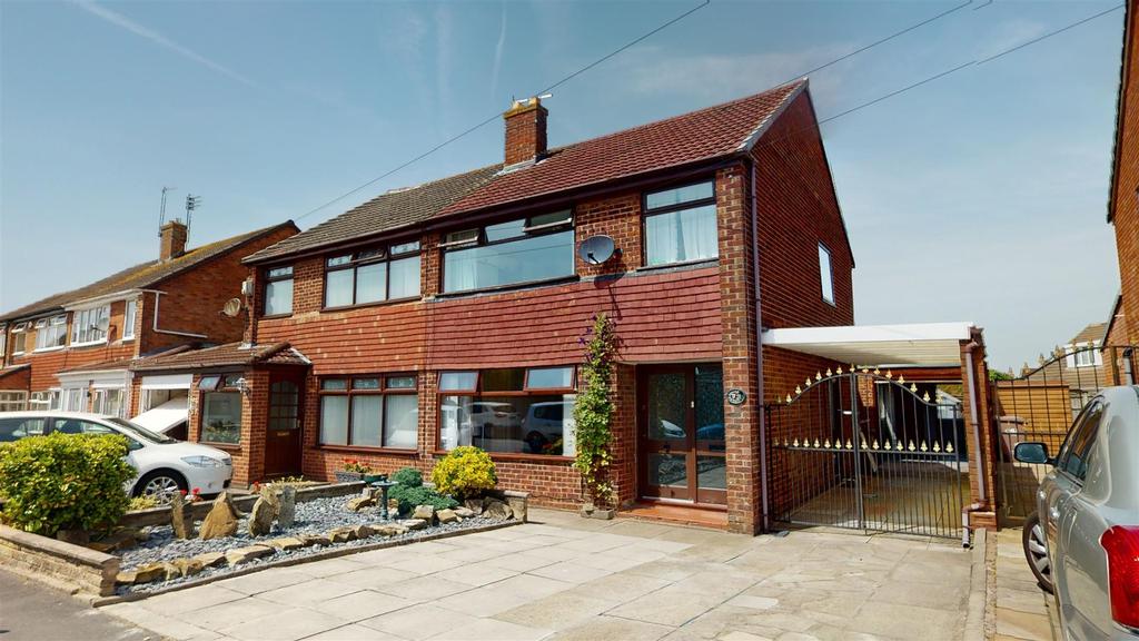 Standish Drive, Rainford WA11 8 3 bed semidetached house £230,000