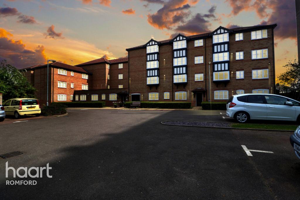 Gibson Court, Regarth Avenue, Romford RM1 1AJ 1 bed apartment for sale