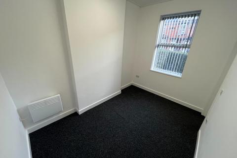 1 bedroom flat to rent, Shobnall Street, Burton-On-Trent, DE14