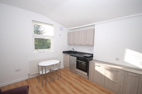 Studio to rent - 8 Milverton Hill, Leamington Spa, Warwickshire, CV32