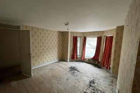 16b Vernham Road, London, SE18 3EZ