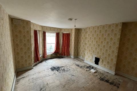 16b Vernham Road, London, SE18 3EZ