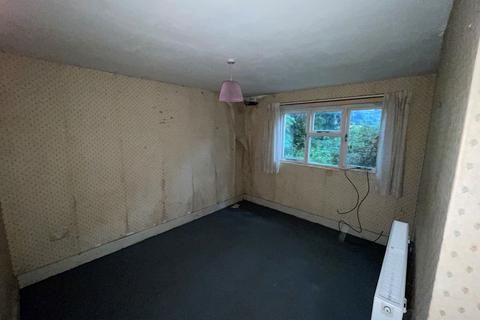 16b Vernham Road, London, SE18 3EZ