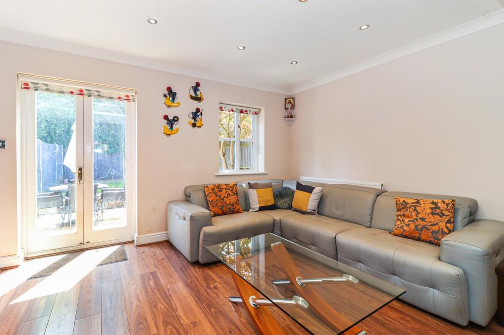 Molteno Road, Watford, Herts, WD17 4 bed end of terrace house £725,000
