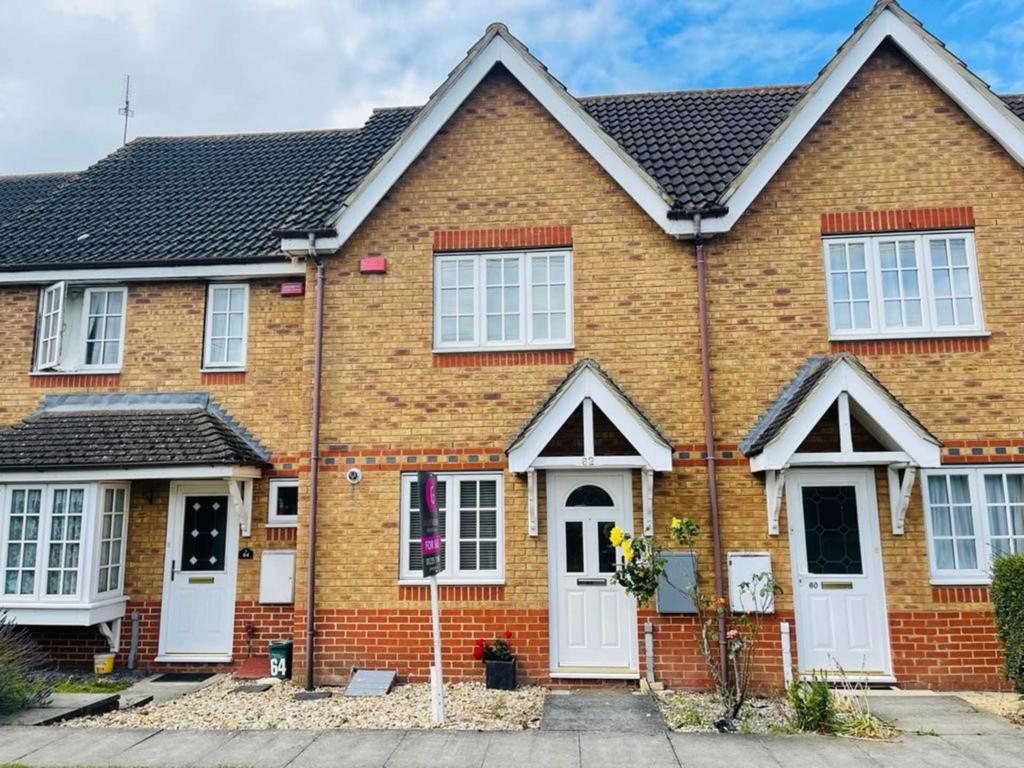Dart Drive, Didcot 2 bed terraced house £285,000