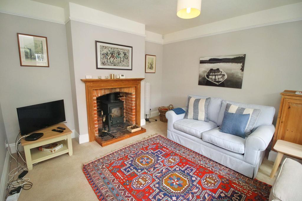 Cromer Road, Holt NR25 3 bed terraced house £1,095 pcm (£253 pw)