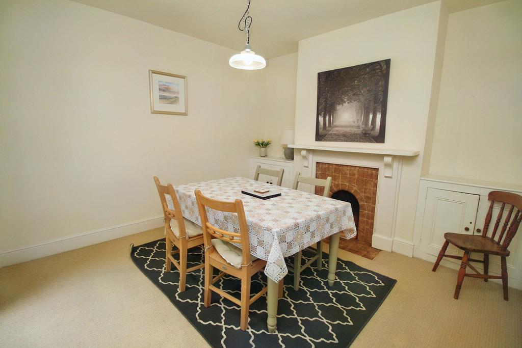 Cromer Road, Holt NR25 3 bed terraced house £1,095 pcm (£253 pw)