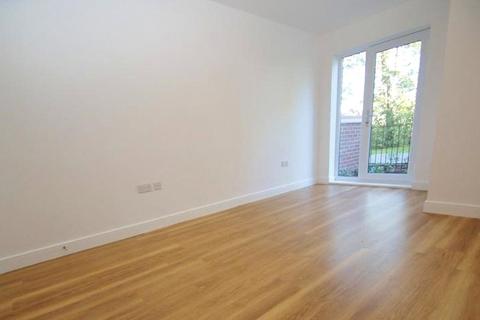 2 bedroom apartment to rent - Image Court, Union Road, Romford, RM7