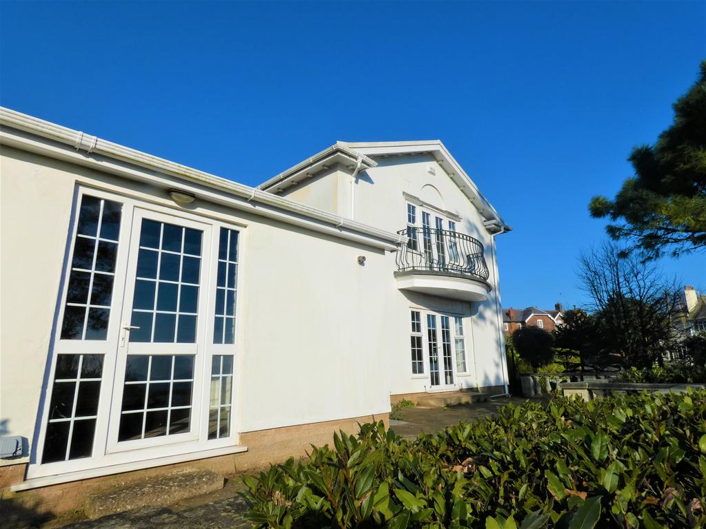 Monterey Close, Torquay 4 bed detached house £1,800 pcm (£415 pw)